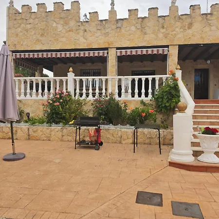 Castillo Valmoral *